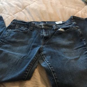 Women’s Levi’s size 6 dark wash Jeans